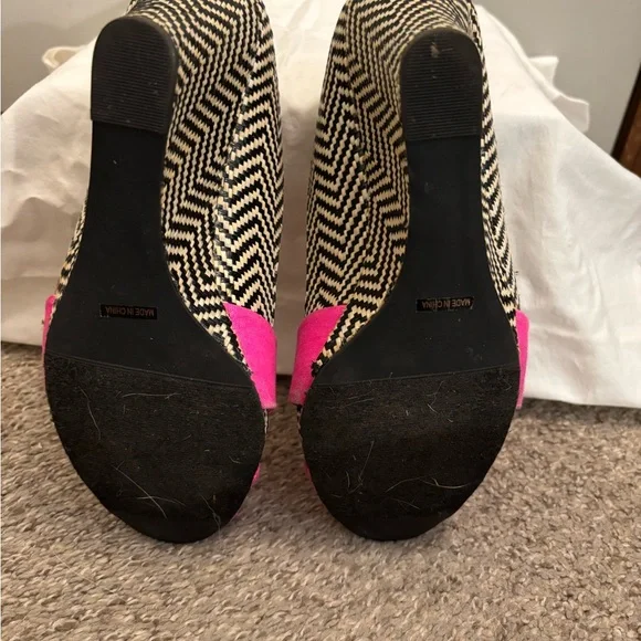 📦Bundle for $5! Just Fab peep toe wedge sandals black cream hot pink size 9.5 - Picture 4 of 5